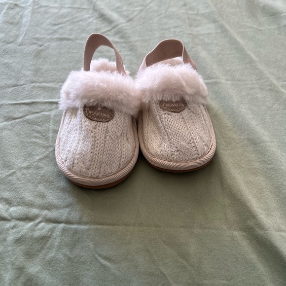Infant white Bear Paw Faux Fur Lined Slippers Size 6-12 Months - Picture 3 of 8